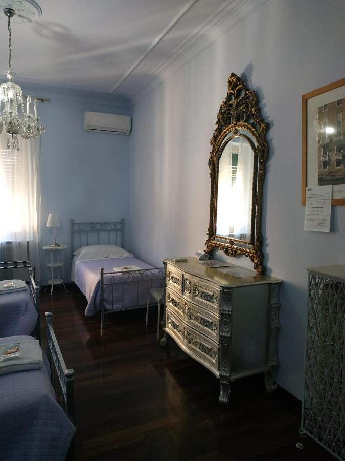 רומא Around The Corner Colosseo B&B מראה חיצוני תמונה