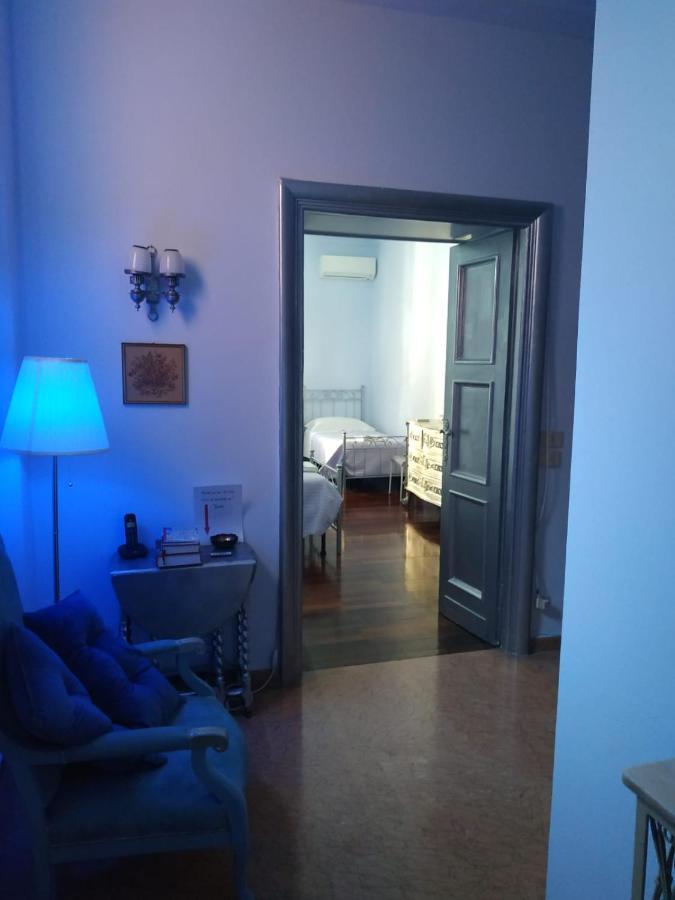 רומא Around The Corner Colosseo B&B מראה חיצוני תמונה