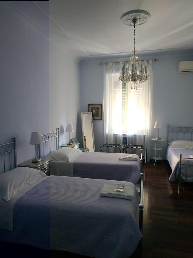 רומא Around The Corner Colosseo B&B מראה חיצוני תמונה